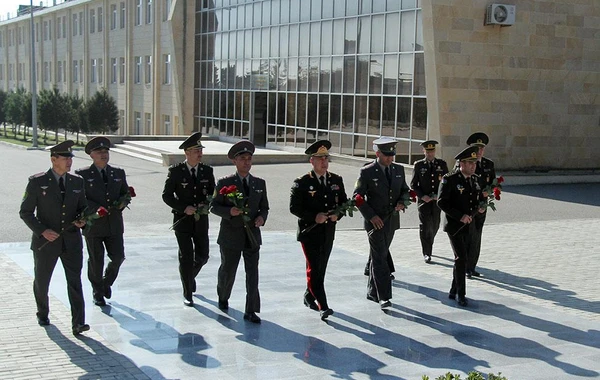 Özbəkistan nümayəndə heyəti Milli Müdafiə Universitetini ziyarət edib - FOTO