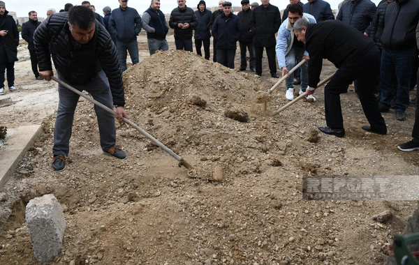 Bakıda avtomobillə vurularaq öldürülən alim dəfn olunub - FOTO
