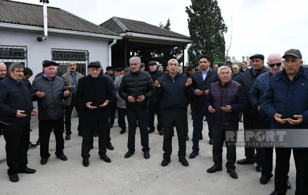 Bakıda avtomobillə vurularaq öldürülən alim dəfn olunub - FOTO