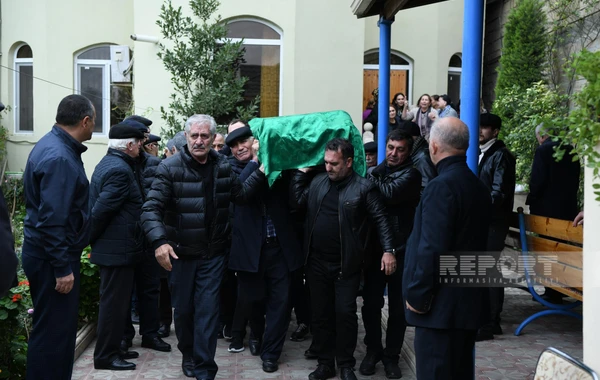 Bakıda avtomobillə vurularaq öldürülən alim dəfn olunub - FOTO