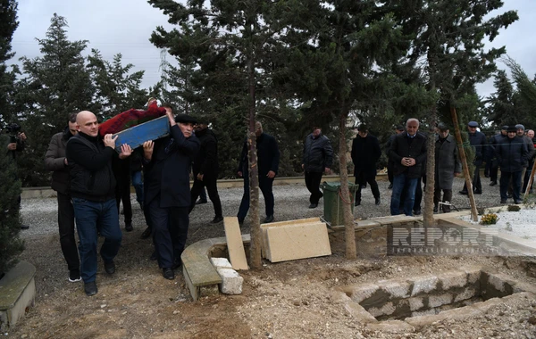 Bakıda avtomobillə vurularaq öldürülən alim dəfn olunub - FOTO