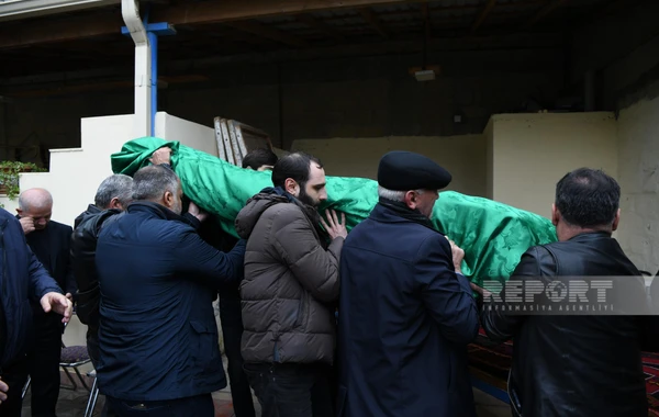 Bakıda avtomobillə vurularaq öldürülən alim dəfn olunub - FOTO