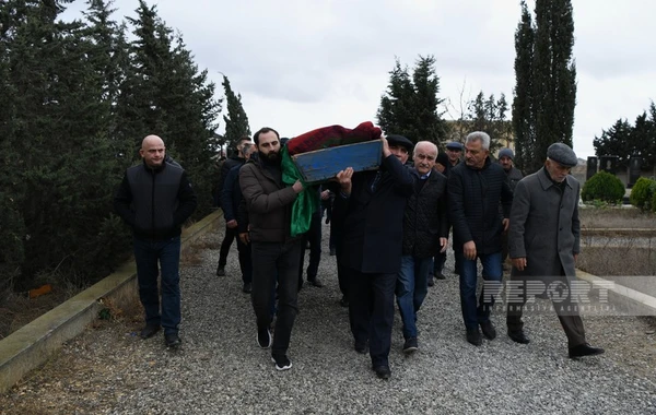 Bakıda avtomobillə vurularaq öldürülən alim dəfn olunub - FOTO