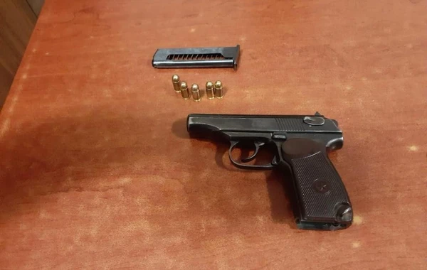 Axtarışda ola-ola tapança satmaq istədi, polis yaxaladı - FOTO