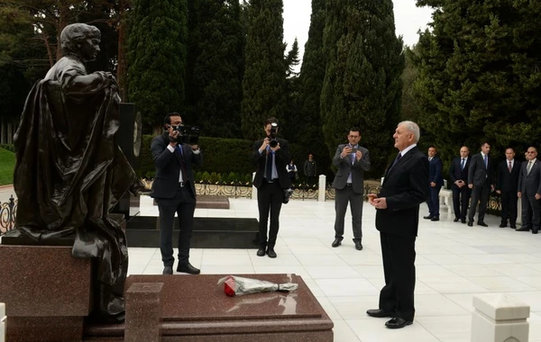 İraq Prezidenti Ulu Öndər Heydər Əliyevin məzarını və Şəhidlər xiyabanını ziyarət edib - FOTO
