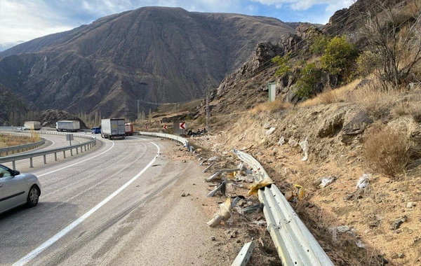 Azərbaycanəsilli sürücü Türkiyədə ağır qəza törədib: Ölən var - FOTO