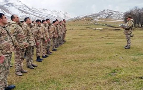 Azərbaycan Ordusunda ictimai-siyasi hazırlıq məşğələləri keçirilir - FOTO