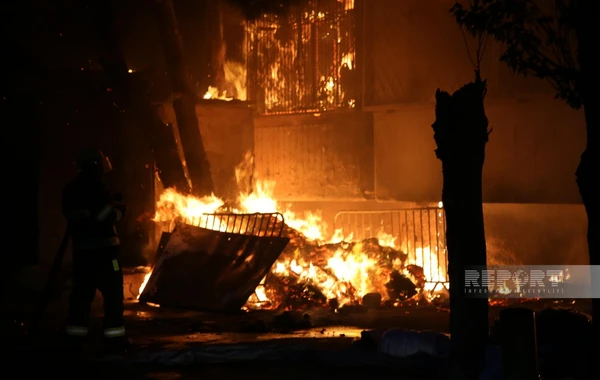 Bakıda yaşayış evinin zirzəmisində yanğın baş verib - FOTO