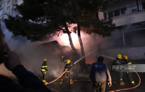 Bakıda yaşayış evinin zirzəmisində yanğın baş verib - FOTO
