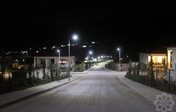 Əsrarəngiz mənzərəsi olan Zabux kəndi gecələr al-əlvan işıqları ilə diqqət çəkir - FOTO