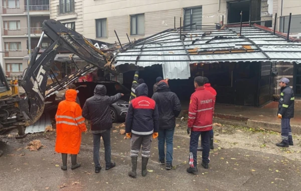Türkiyənin 2 vilayətində əlverişsiz hava şəraiti ilə əlaqədar təhsil dayandırıldı - FOTO