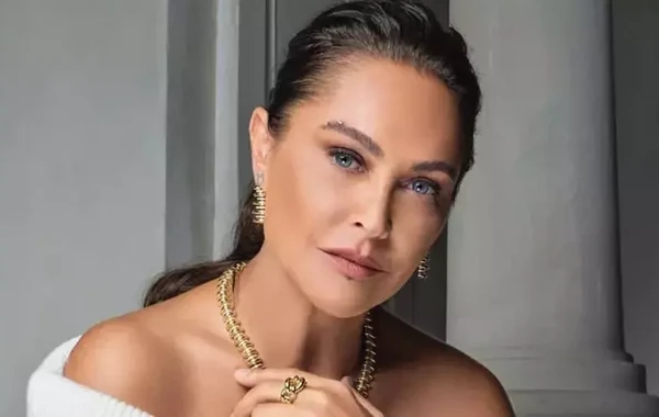 Xəstəxanaya yerləşdirilən Hülya Avşar səhnəyə çıxa bilməyəcək - FOTO