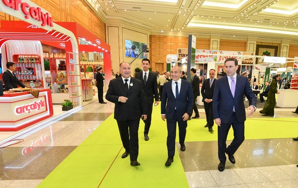 Mikayıl Cabbarov Türkmənistanda beynəlxalq sərgidə iştirak edib - FOTO