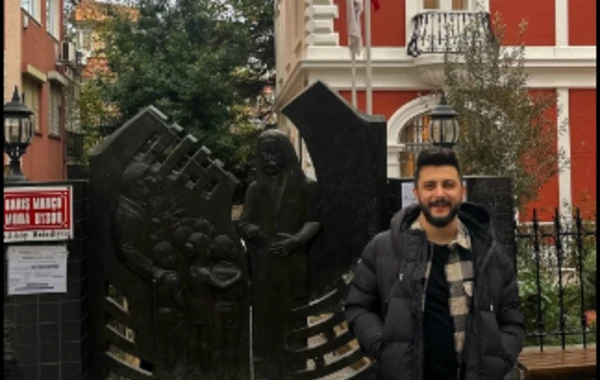 Mələkxanım Eyyubovanın qızı ilə kürəkəni Barış Mançonun ev muzeyində - FOTO/VİDEO