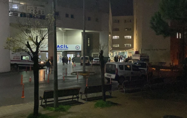 Türkiyədə DƏHŞƏT: Xəstəxananın həyətində kişini güllələdilər - FOTO/VİDEO