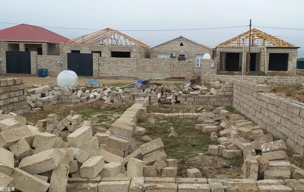 Bakıda qanunsuz tikililər sökülüb - FOTO/VİDEO