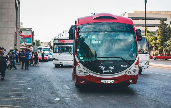 Sərnişinləri yolda qoyub avtobusu tərk edən sürücü işdən çıxarıldı