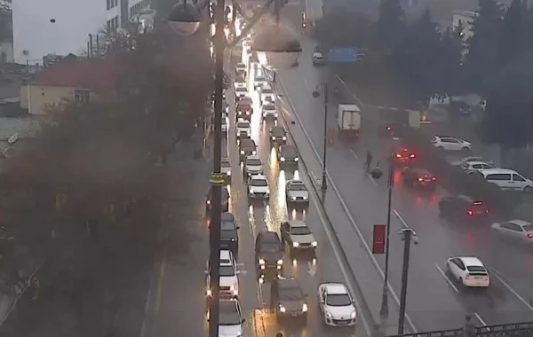 Bakının 15 yolunda tıxac yaranıb - SİYAHI
