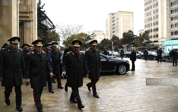 Dövlət və hökumət rəsmiləri Fəxri xiyabanda Heydər Əliyevin xatirəsini yad ediblər - FOTO