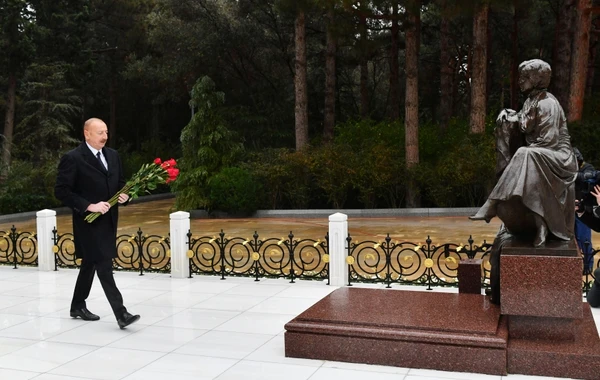 Prezident İlham Əliyev Ümummilli Lider Heydər Əliyevin məzarını ziyarət edib - FOTO/VİDEO