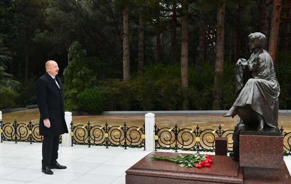 Prezident İlham Əliyev Ümummilli Lider Heydər Əliyevin məzarını ziyarət edib - FOTO/VİDEO