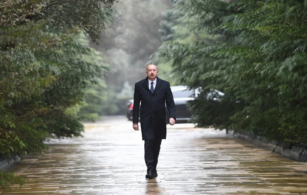 Prezident İlham Əliyev Ümummilli Lider Heydər Əliyevin məzarını ziyarət edib - FOTO/VİDEO