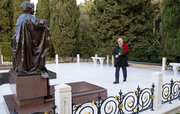 DTX əməkdaşları Heydər Əliyevin məzarını ziyarət ediblər - FOTO