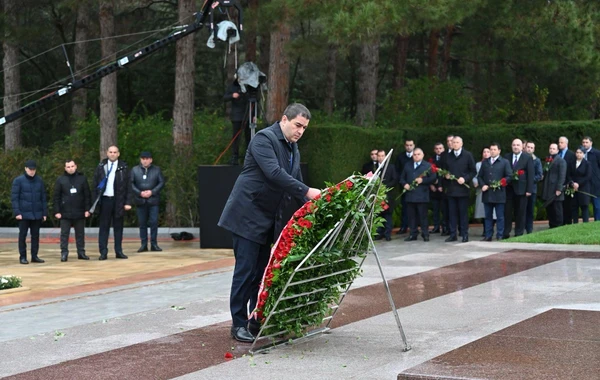Gürcüstan parlamentinin sədri Ulu Öndərin məzarını ziyarət edib - FOTO