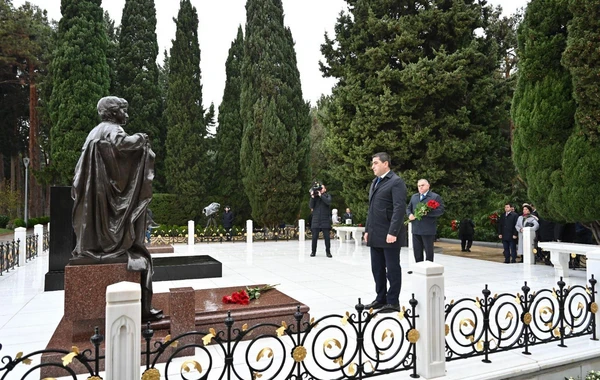 Gürcüstan parlamentinin sədri Ulu Öndərin məzarını ziyarət edib - FOTO