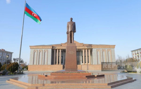 Naxçıvanda Ümummilli Lider Heydər Əliyevin xatirəsi yad olunub - FOTO