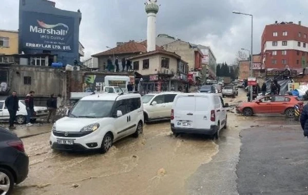 Su borusu partladı, Trabzonu su basdı - FOTO/VİDEO