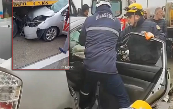 Zığ şossesində "Prius"da sıxılı vəziyyətdə qalan sərnişin xilas edilib - VİDEO - YENİLƏNİB