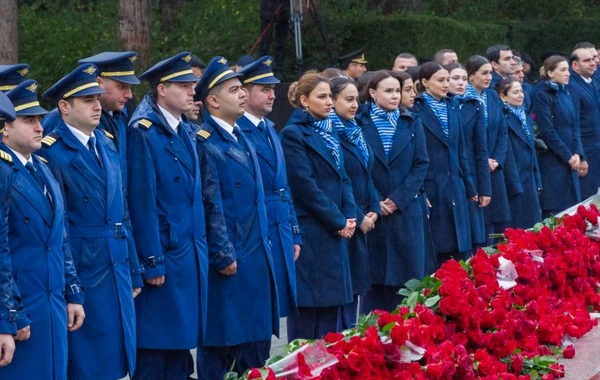 AZAL-ın kollektivi Ümummilli Lider Heydər Əliyevin xatirəsini yad edib - FOTO