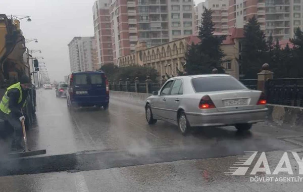 Bakıda yol ötürücüsündə yaranan problem aradan qaldırılıb - FOTO/VİDEO - YENİLƏNİB