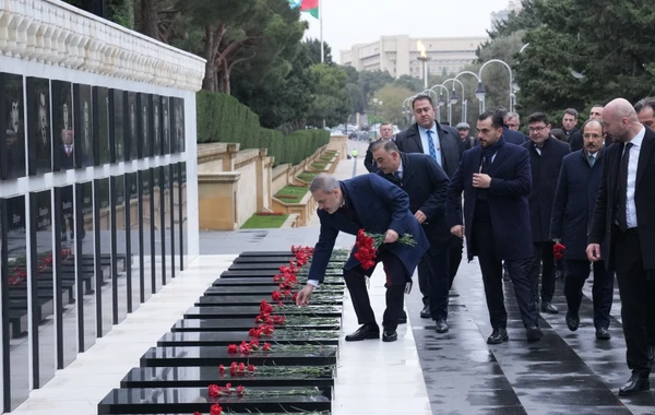 Hakan Fidan Heydər Əliyevin məzarını, “Türk şəhidliyi” və Şəhidlər xiyabanını ziyarət edib - FOTO