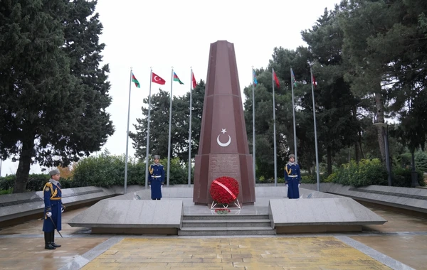 Hakan Fidan Heydər Əliyevin məzarını, “Türk şəhidliyi” və Şəhidlər xiyabanını ziyarət edib - FOTO