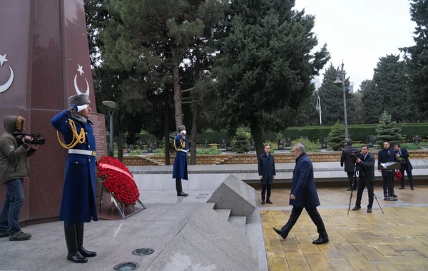 Хакан Фидан посетил могилу Гейдара Алиева, мемориал турецким воинам и Аллею шехидов