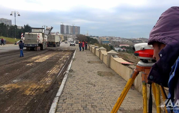 Bakının 8 Noyabr prospektinin bir hissəsi təmir olunur - FOTO/VİDEO