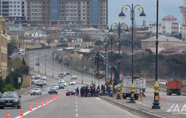 Bakının 8 Noyabr prospektinin bir hissəsi təmir olunur - FOTO/VİDEO