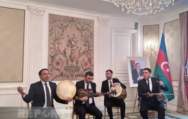 Parisdə Dünya Azərbaycanlılarının Həmrəylik Günü qeyd edilib - FOTO