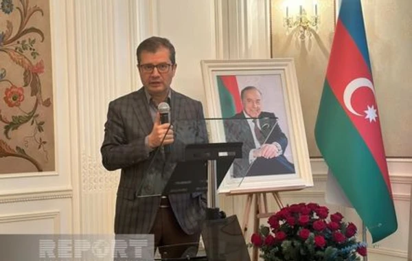 Parisdə Dünya Azərbaycanlılarının Həmrəylik Günü qeyd edilib - FOTO