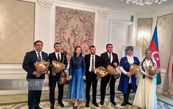Parisdə Dünya Azərbaycanlılarının Həmrəylik Günü qeyd edilib - FOTO