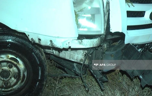 Bakıda mikroavtobus kanala düşüb - FOTO