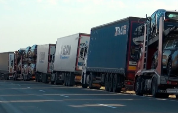 "Qırmızı Körpü" gömrük postunda gözləyən avtomobillərin sayı açıqlanıb
