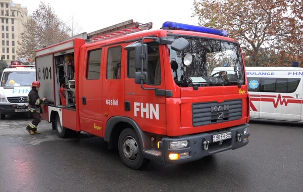 Sumqayıtda dördmərtəbəli binada yanğın olub, 15 nəfər təxliyə olunub