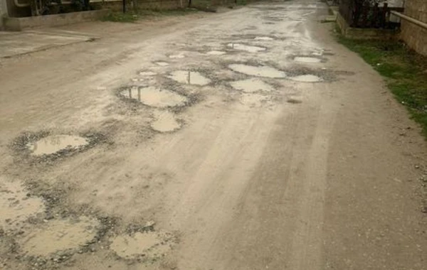 Şəhidin adını daşıyan küçədə bərbad yol - FOTO