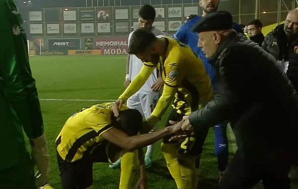 "İstanbulspor" klubunun futbolçusu klub prezidentinin qarşısında diz köçüb yalvardı - VİDEO