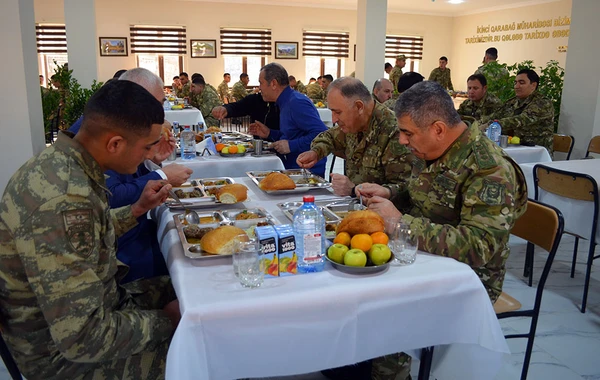 Zakir Həsənov Laçında hərbi qulluqçularla görüşüb - FOTO/VİDEO