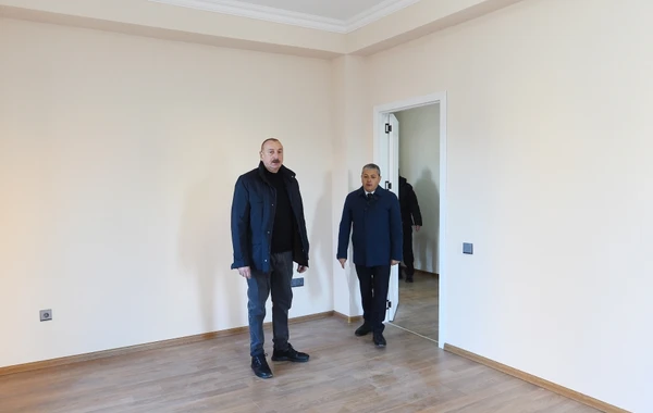 Prezident Şuşada ilk yaşayış kompleksində aparılan tikinti işlərinin gedişi ilə tanış olub - YENİLƏNİB - FOTO