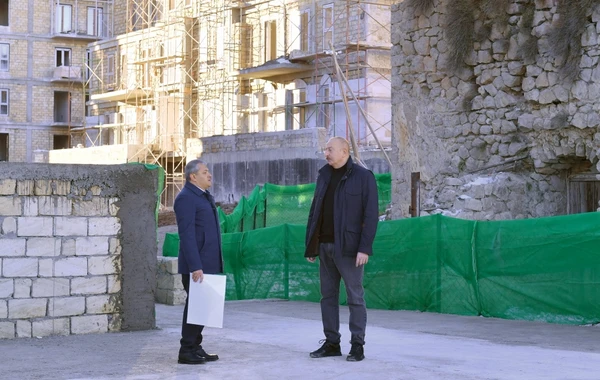 Prezident Şuşada ilk yaşayış kompleksində aparılan tikinti işlərinin gedişi ilə tanış olub - YENİLƏNİB - FOTO